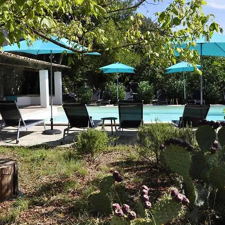 Un Je Ne Sais Quoi De Paradis 4*